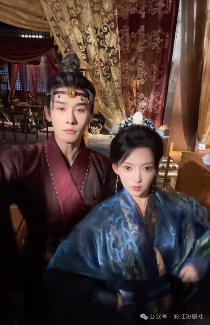 他从夜色中来.png
