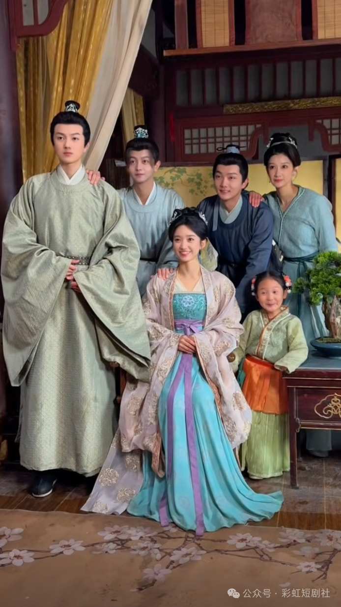 白妍开机.png